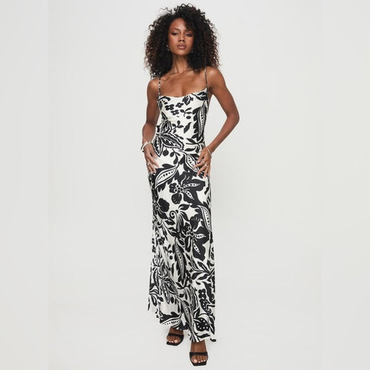 Fit black and white maxi
